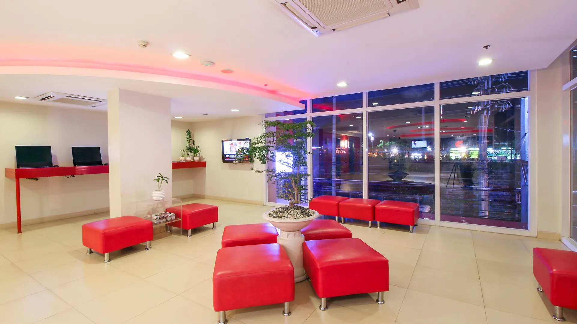 Red Planet Clark Angeles City Отель