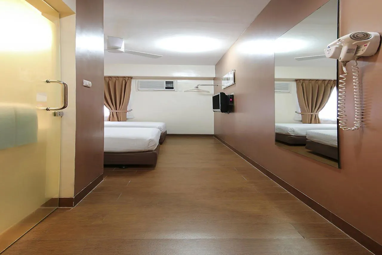 Red Planet Clark Angeles City Отель