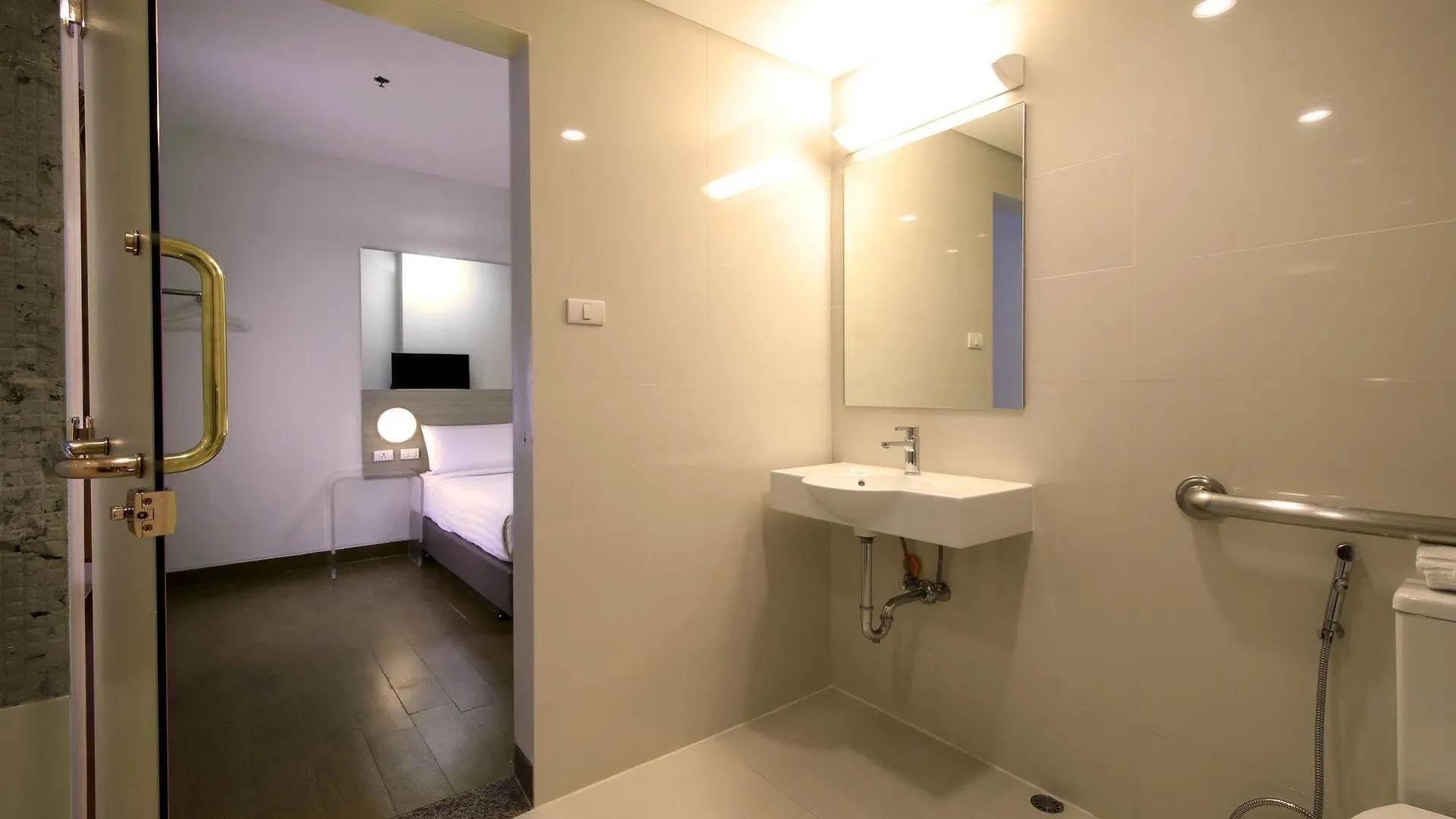 Red Planet Clark Angeles City Отель