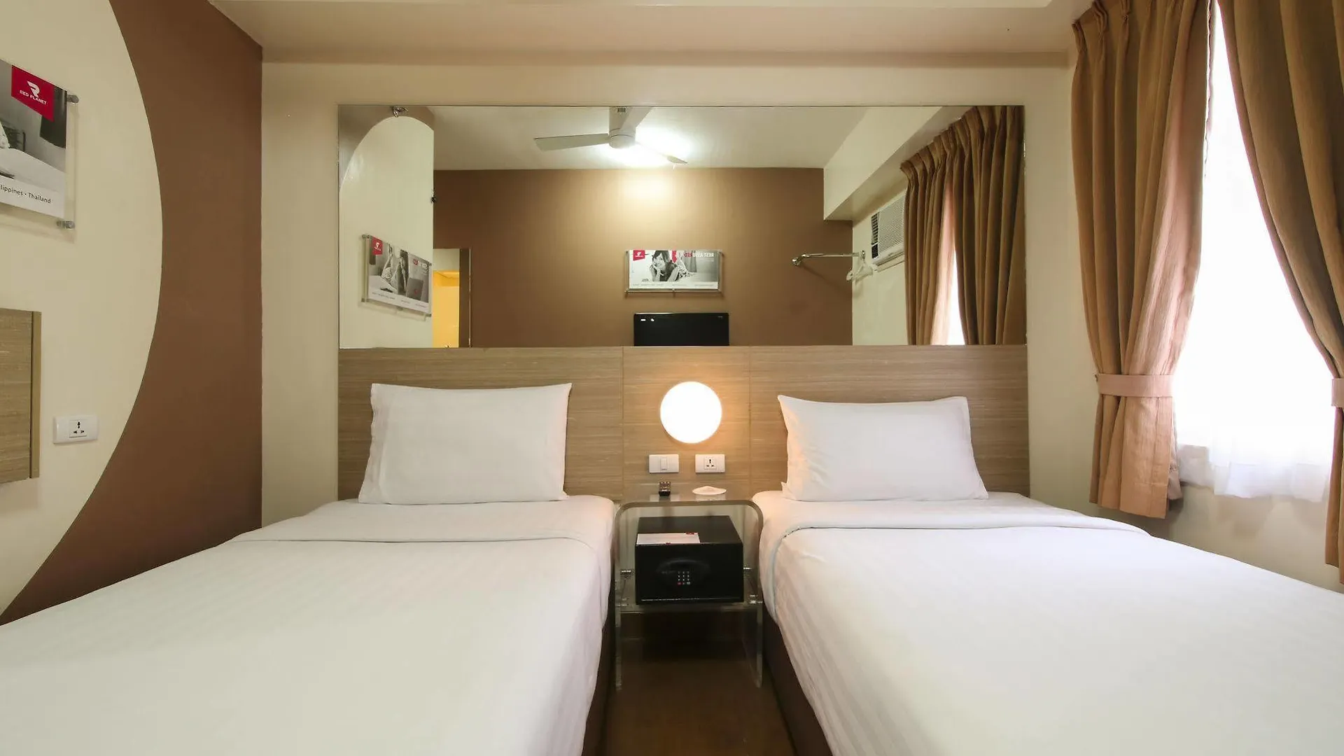 Red Planet Clark Angeles City Отель